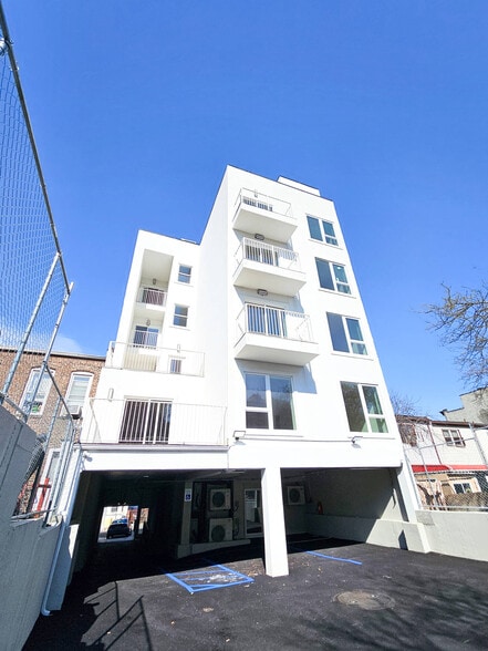 686 Eagle Ave, Bronx, NY for sale - Building Photo - Image 3 of 17