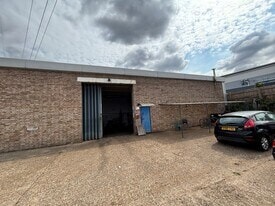 Units 4 & 5 Murdock Rd, Bedford for lease - Building Photo - Image 2 of 2