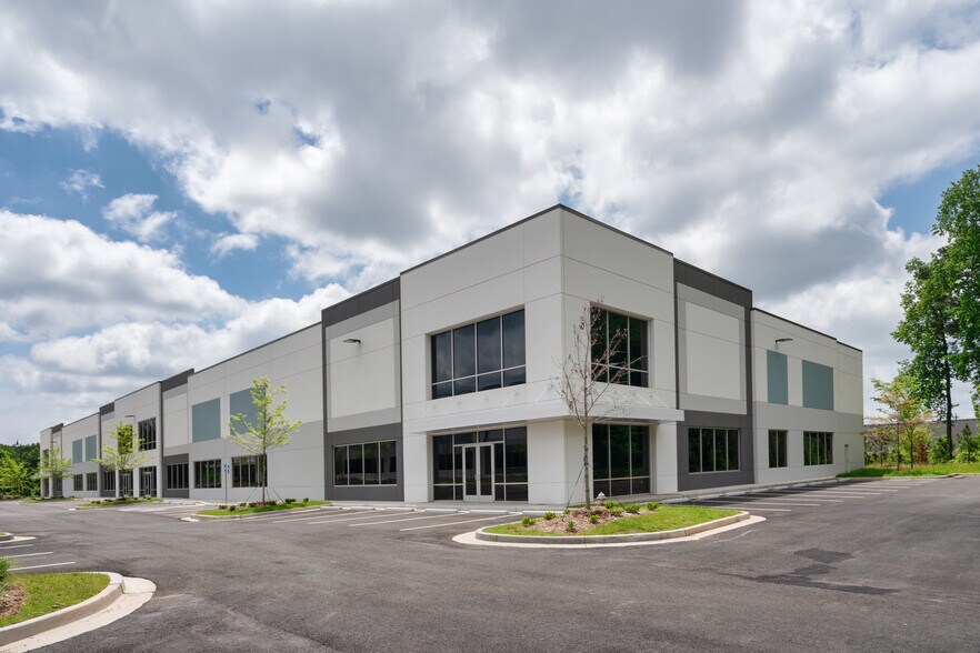 Chamblee Tucker Rd, Chamblee, GA à louer - Photo du bâtiment - Image 2 de 4