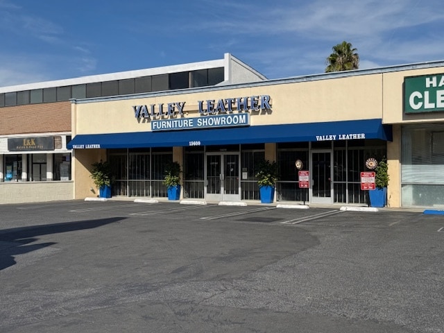 15605 Ventura Blvd, Encino, CA for lease - Building Photo - Image 1 of 7