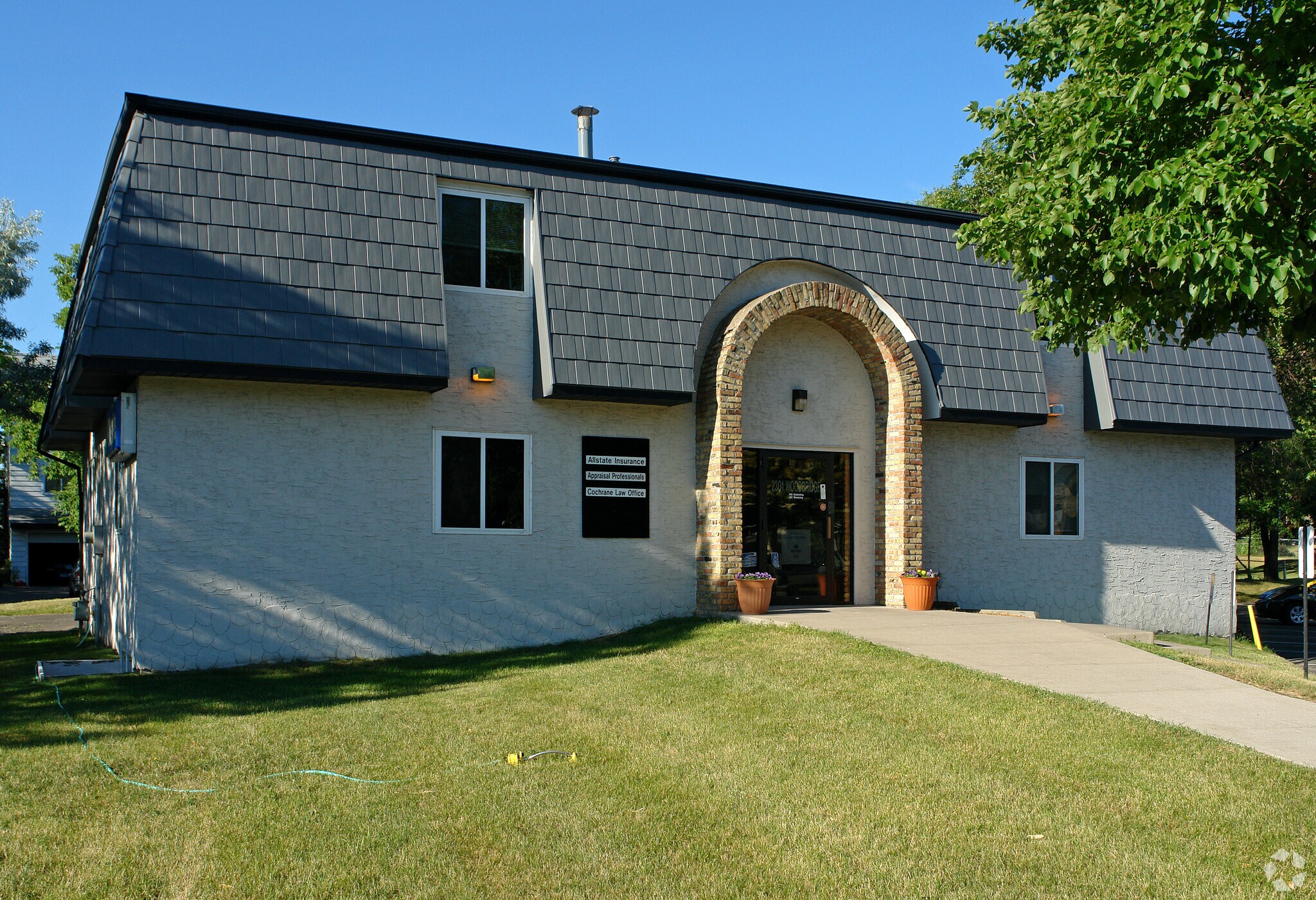 2301 Woodbridge St, Roseville, MN for lease Primary Photo- Image 1 of 3