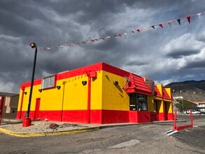 2130-2301 Chelwood Park Blvd NE, Albuquerque, NM à vendre Photo du bâtiment- Image 2 de 11