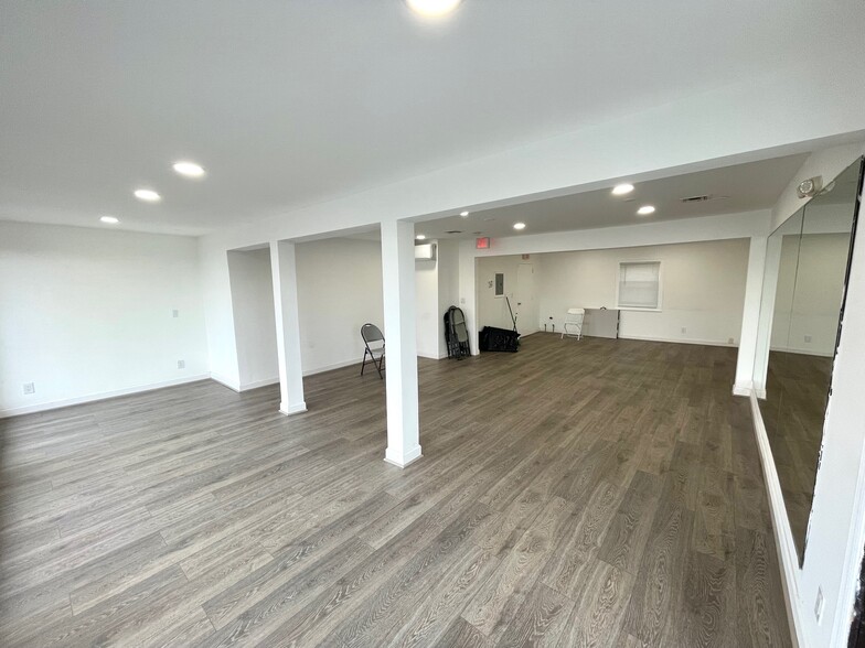 625 Lincoln Hwy, Iselin, NJ for lease - Interior Photo - Image 2 of 6