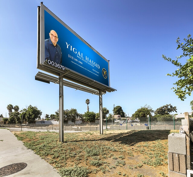 303 N Wilmington Ave, Compton, CA for sale - Primary Photo - Image 2 of 5