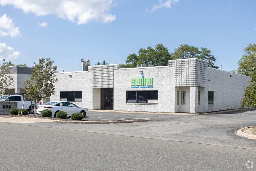 855 Marconi Ave, Ronkonkoma, NY à louer - Photo du bâtiment - Image 1 de 1