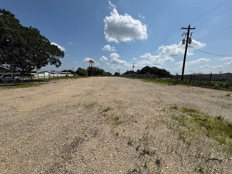 6647 US Highway 181 N, Floresville, TX for sale - Primary Photo - Image 1 of 6