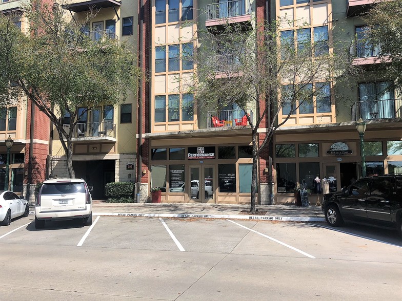 251 Town Center Ln, Keller, TX for lease - Building Photo - Image 3 of 79