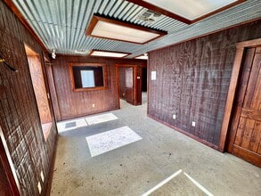 1273 County Road 429, Pleasanton, TX for lease Building Photo- Image 2 of 17