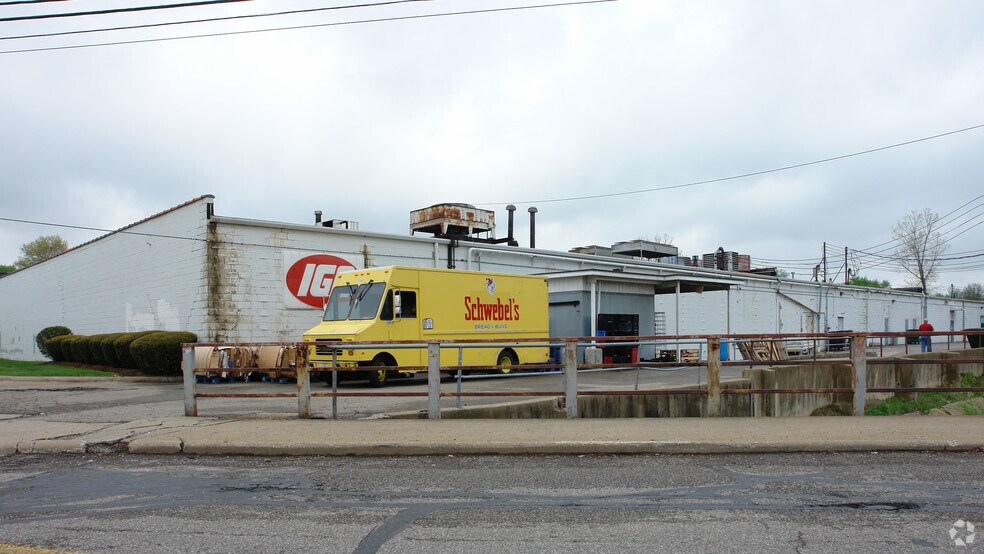 220 N Main St, Rittman, OH à louer - Photo du bâtiment - Image 3 de 4