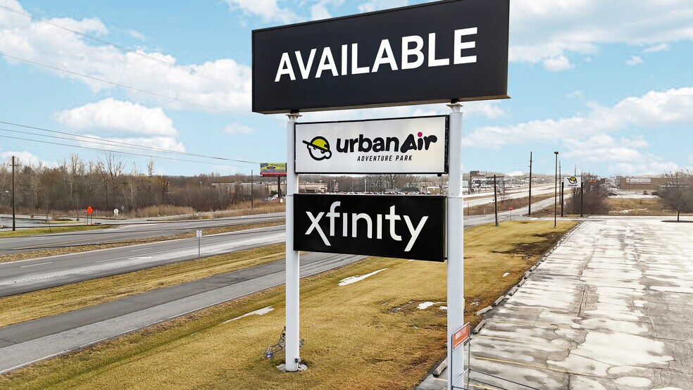 3199-3249 E Lincoln Hwy, Hobart, IN à louer - Photo du bâtiment - Image 2 de 11