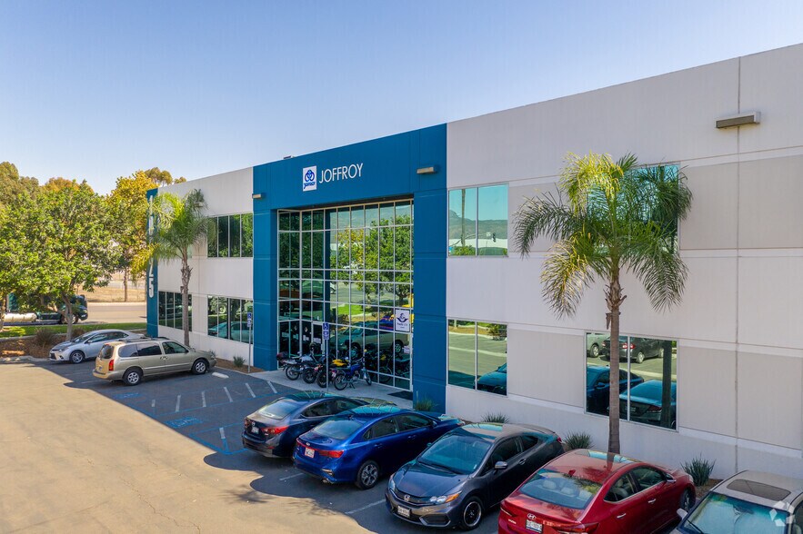 2340 Enrico Fermi Dr, San Diego, CA à louer - Photo du bâtiment - Image 3 de 5