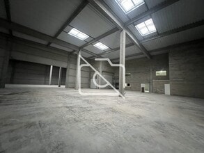 Industrial in Moissy-Cramayel for lease Interior Photo- Image 1 of 4