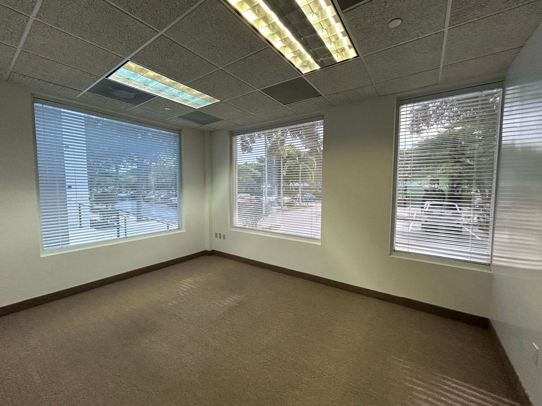 6400 N Congress Ave, Boca Raton, FL for lease Interior Photo- Image 1 of 5
