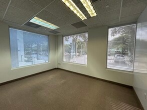 6400 N Congress Ave, Boca Raton, FL for lease Interior Photo- Image 1 of 5
