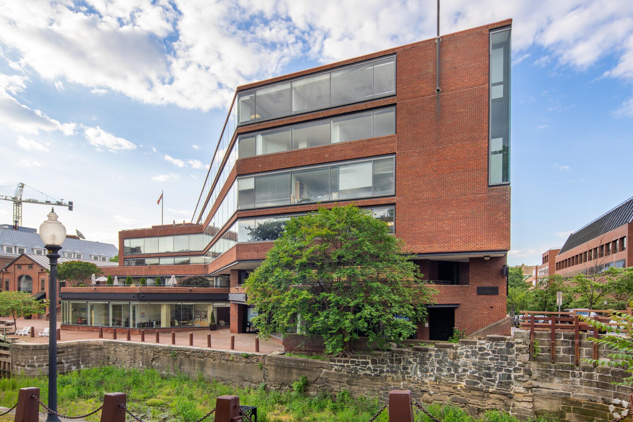 1055 Thomas Jefferson St NW, Washington, DC for lease Primary Photo- Image 1 of 15