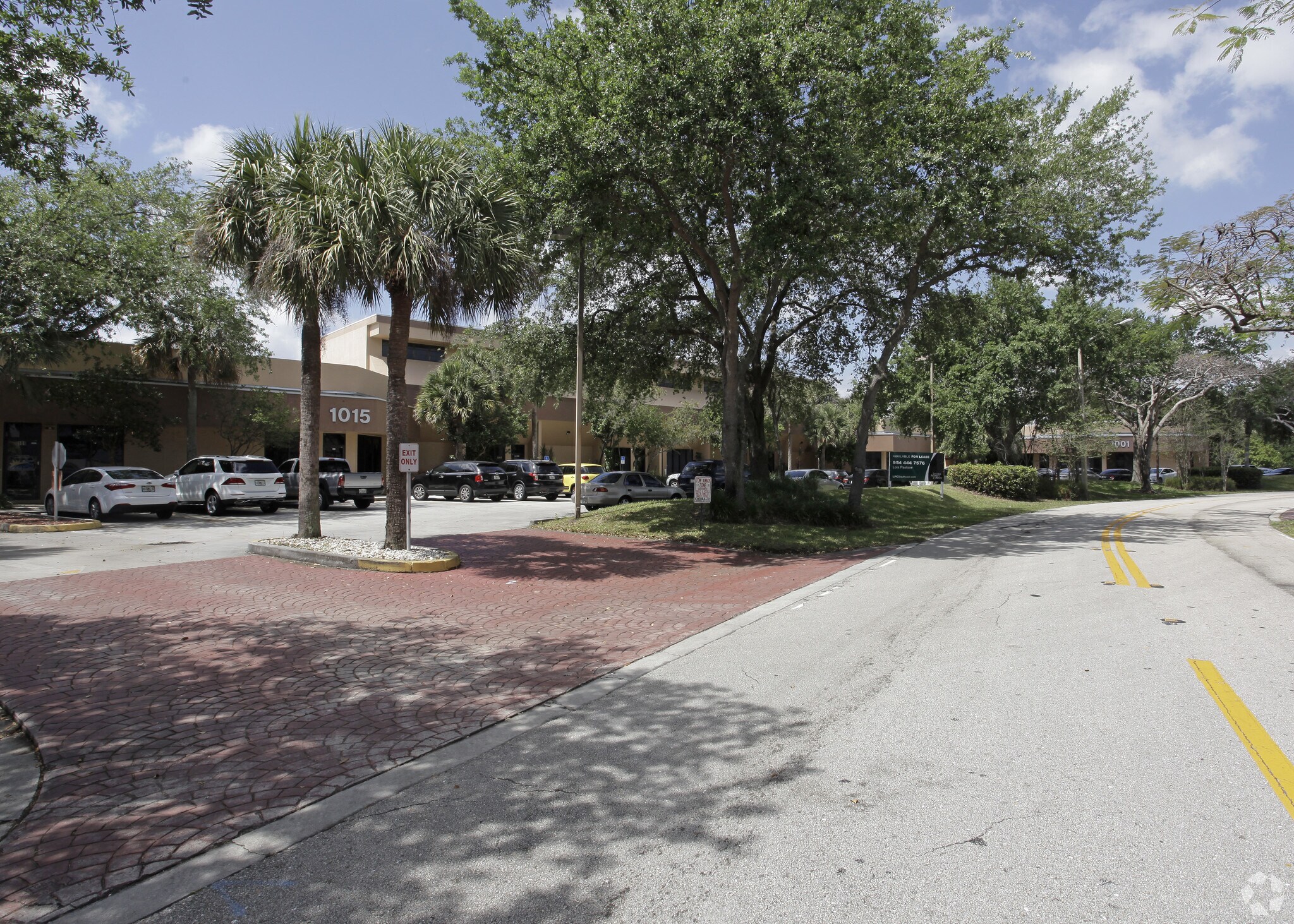 1001-1015 W Newport Center Dr, Deerfield Beach, FL for lease Primary Photo- Image 1 of 10