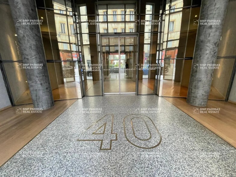 Bureau dans Lyon à louer - Hall d’entrée - Image 3 de 10