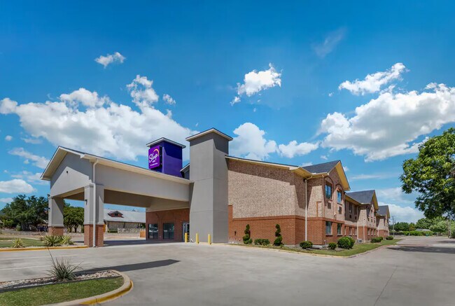 More details for 1439 N Highway 67, Cedar Hill, TX - Hospitality for Sale