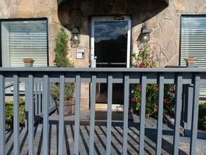 737 Main St, Stone Mountain, GA for lease Building Photo- Image 2 of 10