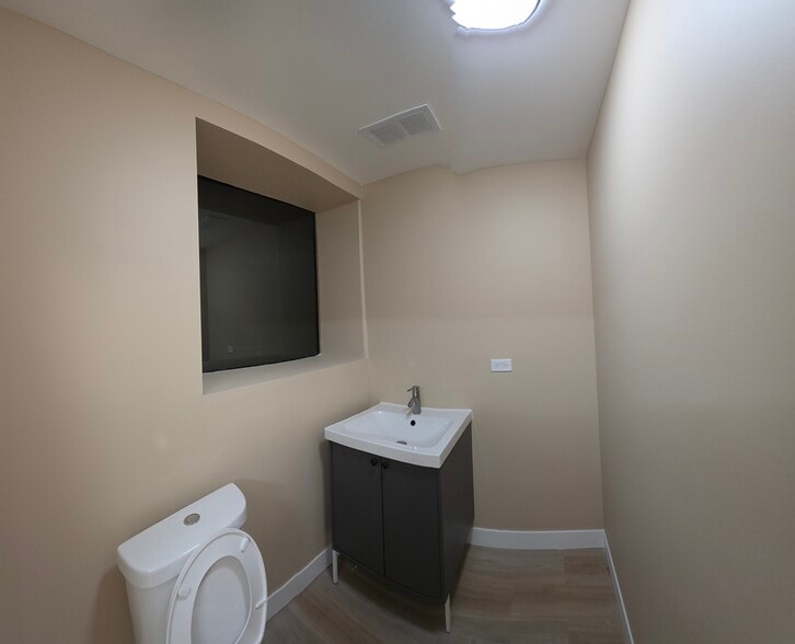 5230 W Belmont Ave, Chicago, IL for lease - Building Photo - Image 3 of 6