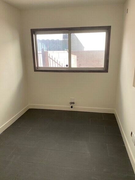 9561 Van Nuys Blvd, Panorama City, CA à louer - Photo du bâtiment - Image 3 de 11