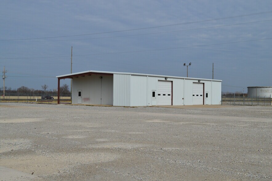 1709 Enterprise Blvd, Pauls Valley, OK for sale - Building Photo - Image 3 of 4