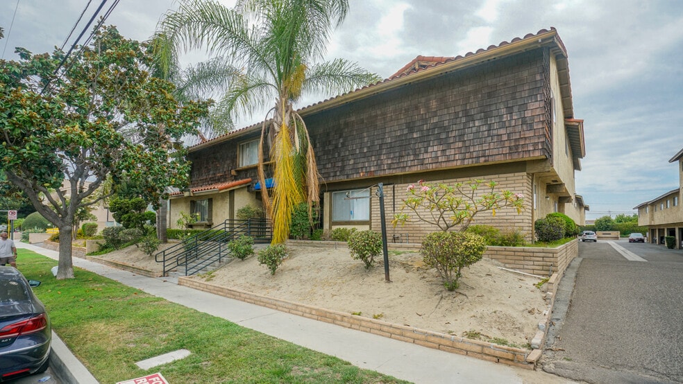 704 S Webster Ave, Anaheim, CA for sale - Building Photo - Image 3 of 11