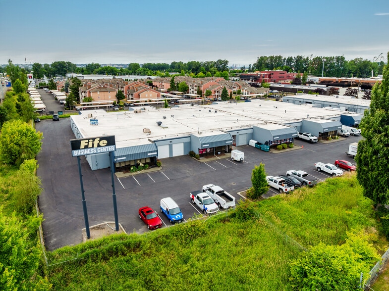 Fife Business Center portfolio of 2 properties for sale on LoopNet.ca - Building Photo - Image 2 of 5