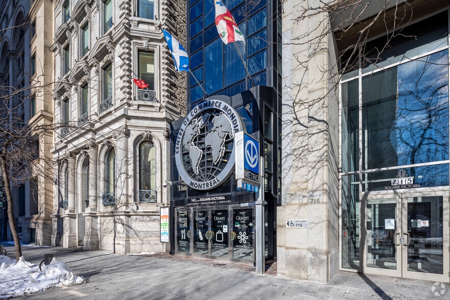 747 Rue Du Square-Victoria, Montréal, QC à louer - Photo du bâtiment - Image 3 de 3