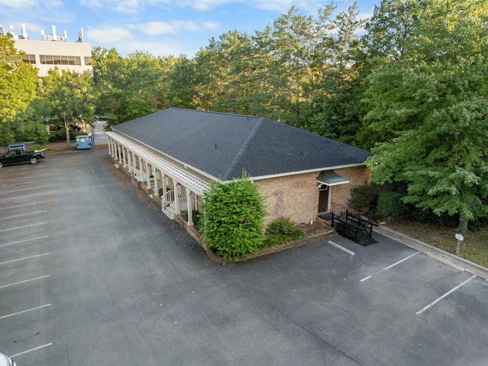 861 Willow Dr, Chapel Hill, NC à vendre Photo du bâtiment- Image 1 de 14