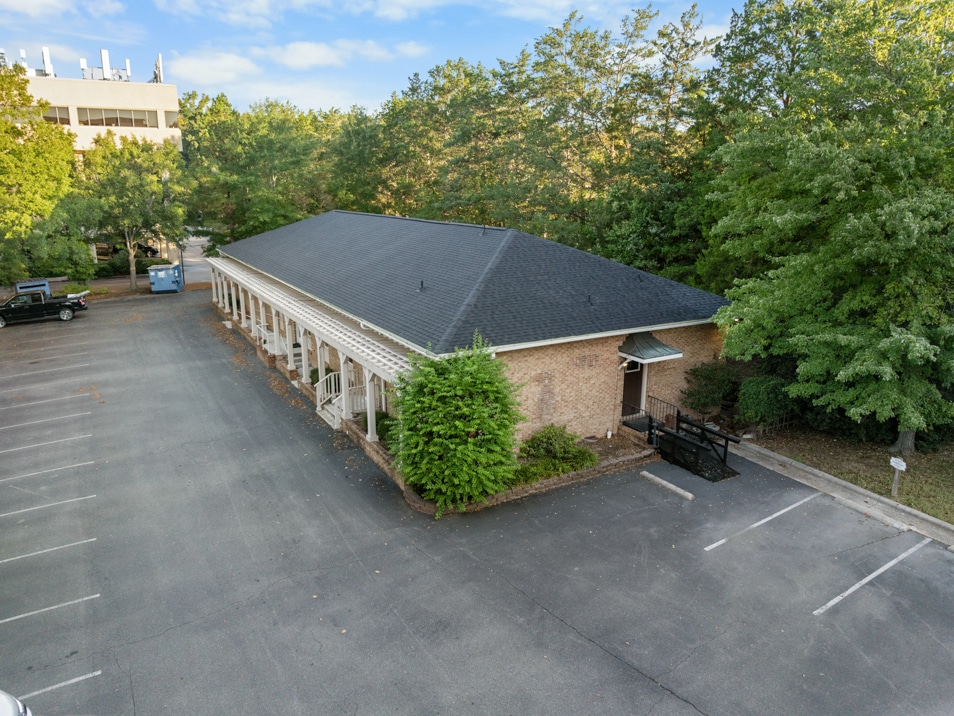 861 Willow Dr, Chapel Hill, NC for lease Primary Photo- Image 1 of 14