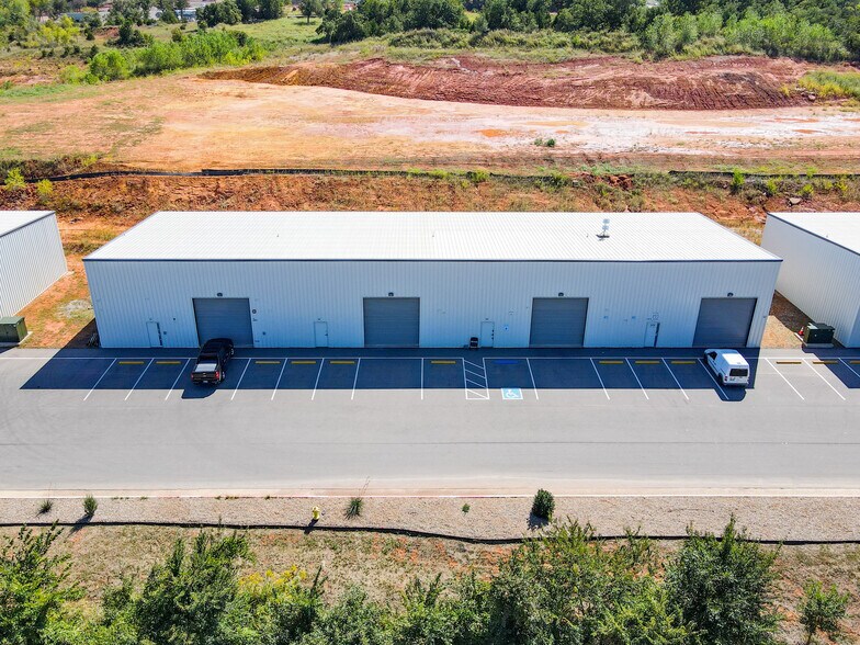 5700 N Bryant, Oklahoma City, OK for sale - Primary Photo - Image 1 of 5