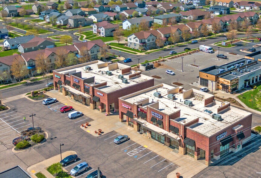 302-310 S Grand Ave, Sun Prairie, WI à vendre - Photo du bâtiment - Image 3 de 4
