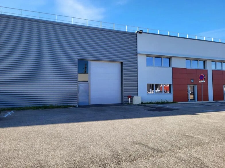 Flex in Saint-Priest for lease - Building Photo - Image 2 of 6