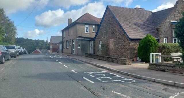27 Grove Rd, Lydney à vendre - Photo du bâtiment - Image 2 de 13