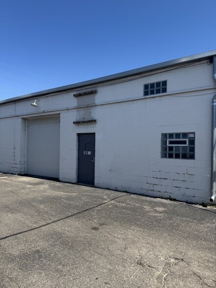 46896-46916 Gratiot Ave, Chesterfield, MI à louer - Photo du bâtiment - Image 3 de 4
