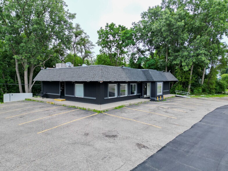 3870 Elizabeth Lake Rd, Waterford, MI à louer - Photo du bâtiment - Image 2 de 11