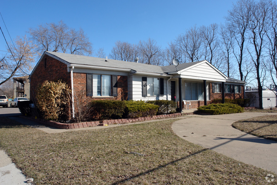 23823 Fifteen Mile Rd, Clinton Township, MI à vendre - Photo du b timent - Image 1 de 12