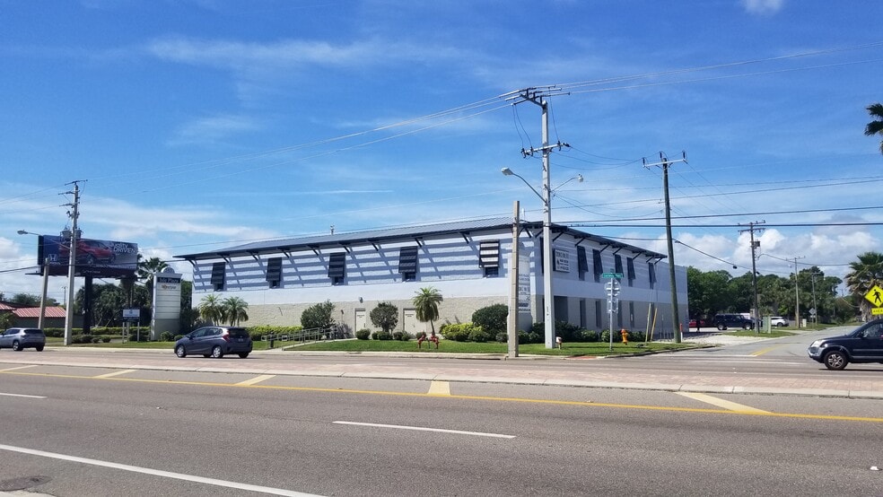 595 N Courtenay Pky, Merritt Island, FL for lease - Building Photo - Image 2 of 7