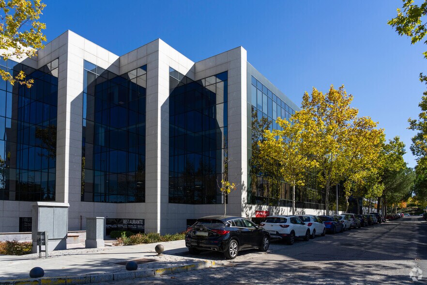 Calle Teide, 4, San Sebastián de los Reyes, Madrid à louer - Photo du bâtiment - Image 3 de 26