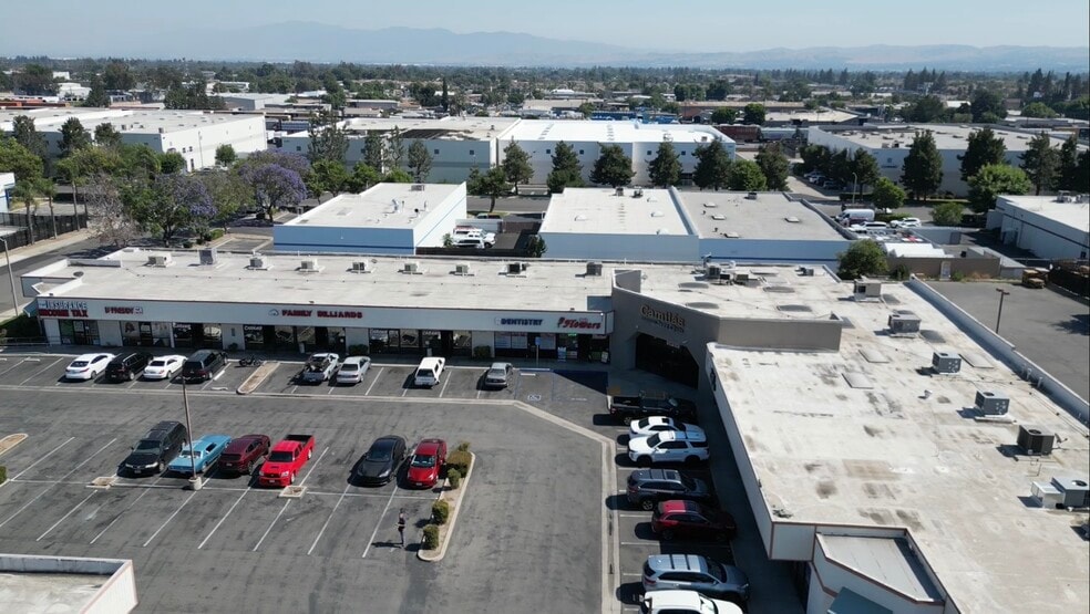 5461-5495 Holt Blvd, Montclair, CA for lease - Building Photo - Image 3 of 9