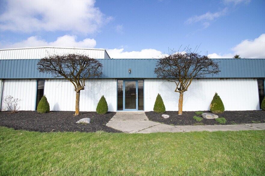 946 S State Road 32, Union City, IN à louer - Photo du bâtiment - Image 2 de 25