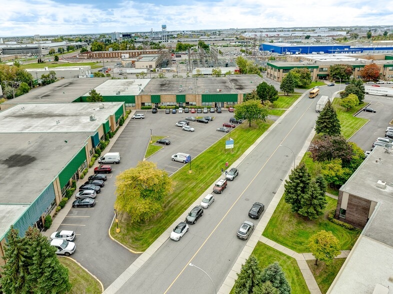 340-380 Rue Isabey, Montréal, QC à louer - Photo du bâtiment - Image 3 de 15
