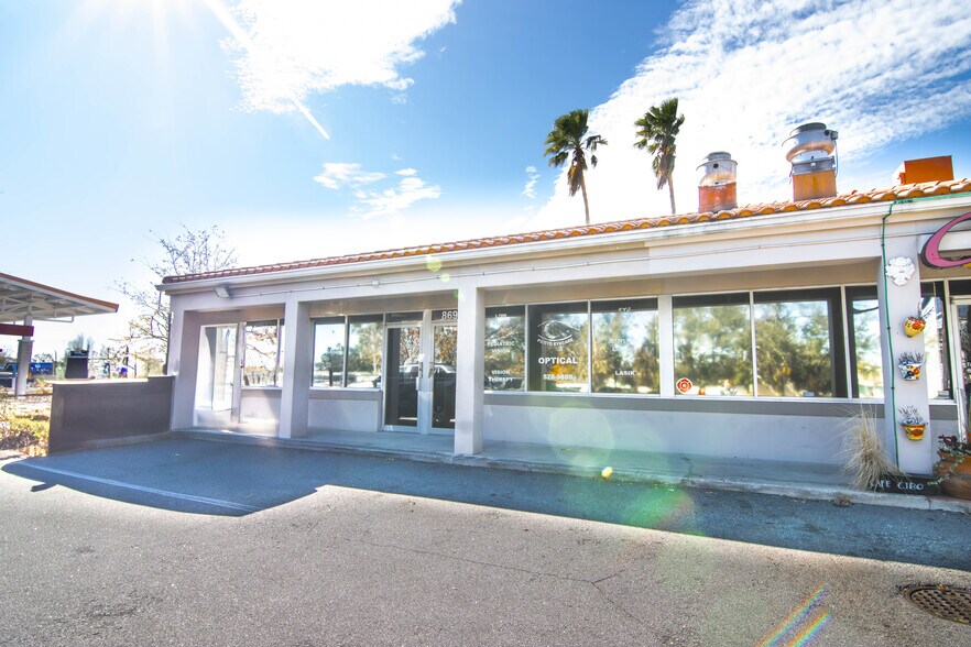 8695-8697 4th St N, Saint Petersburg, FL à louer - Photo du bâtiment - Image 2 de 9