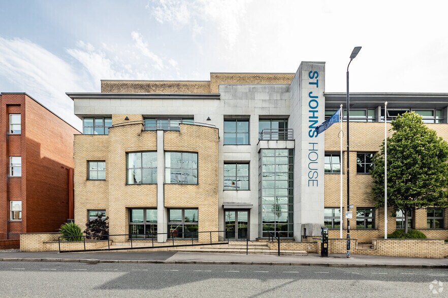 Barrington Rd, Altrincham à louer - Photo du bâtiment - Image 2 de 3