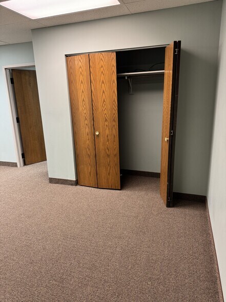 1530 Greenview Dr SW, Rochester, MN à louer - Photo du bâtiment - Image 3 de 8