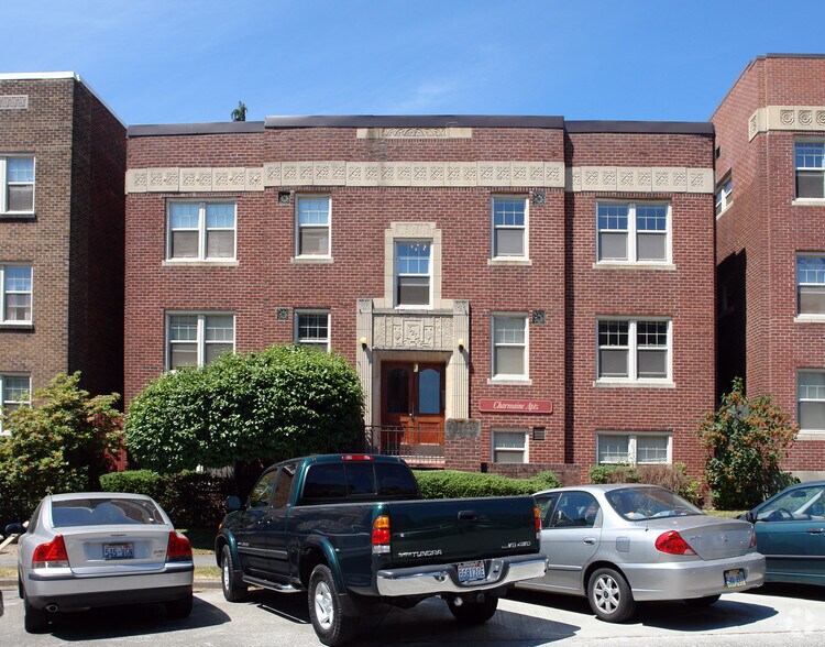 627 4th Ave W, Seattle, WA for sale - Building Photo - Image 2 of 2