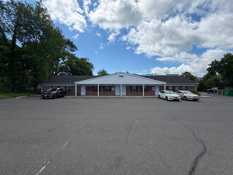 518 E Main St, Riverhead, NY à vendre - Photo du bâtiment - Image 3 de 10