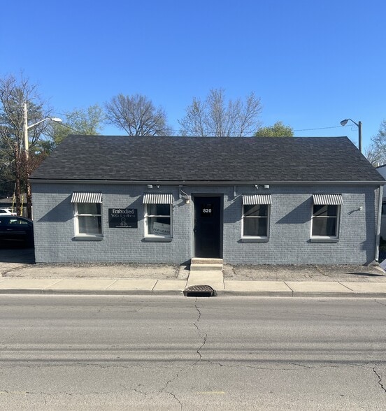 820 E 64th St, Indianapolis, IN à louer - Photo principale - Image 1 de 1