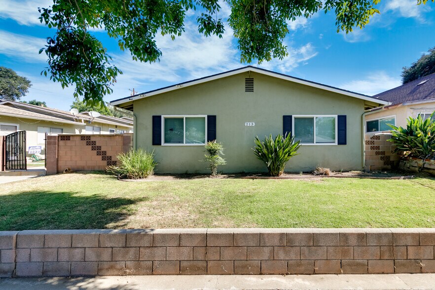 213 W 4th St, San Dimas, CA à vendre - Photo du bâtiment - Image 2 de 16
